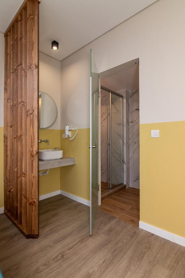 Comfort Triple Room Shower