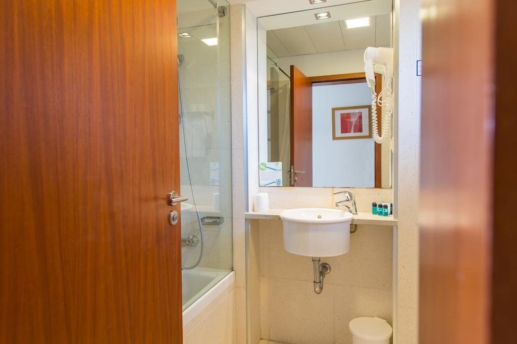 Suite Premium with Side Sea View