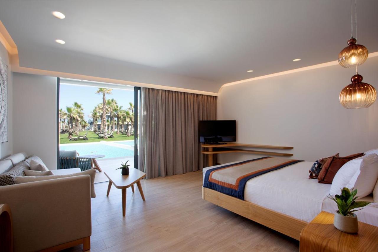 Deluxe Junior Suite Beachfront Individual Pool