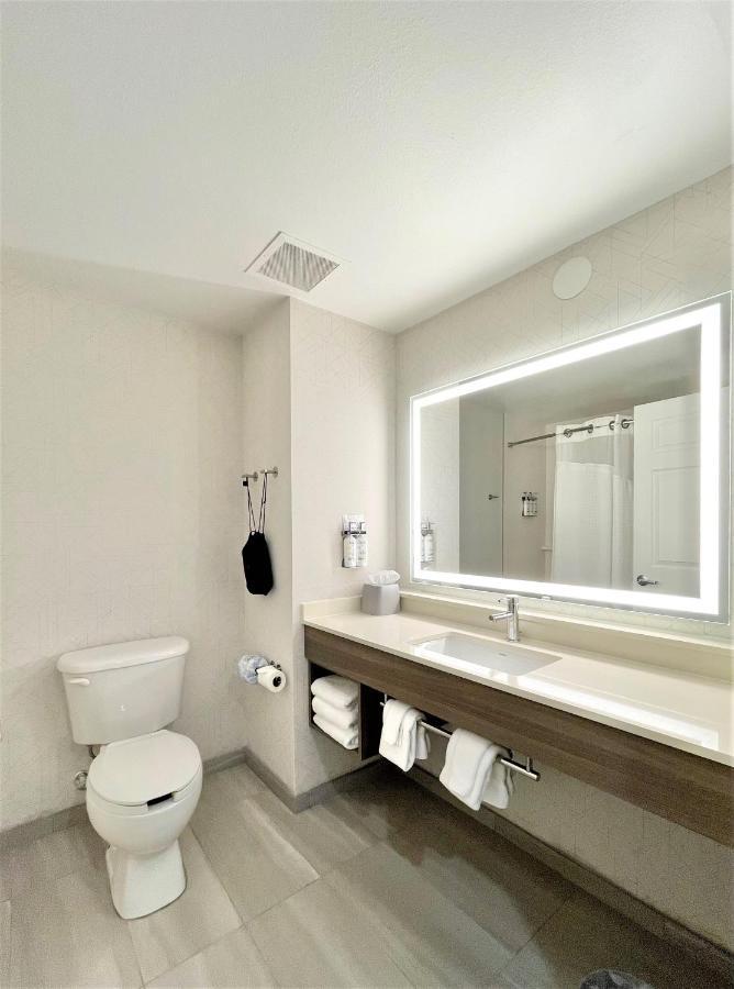 Standard Queen Room Two Queen Beds