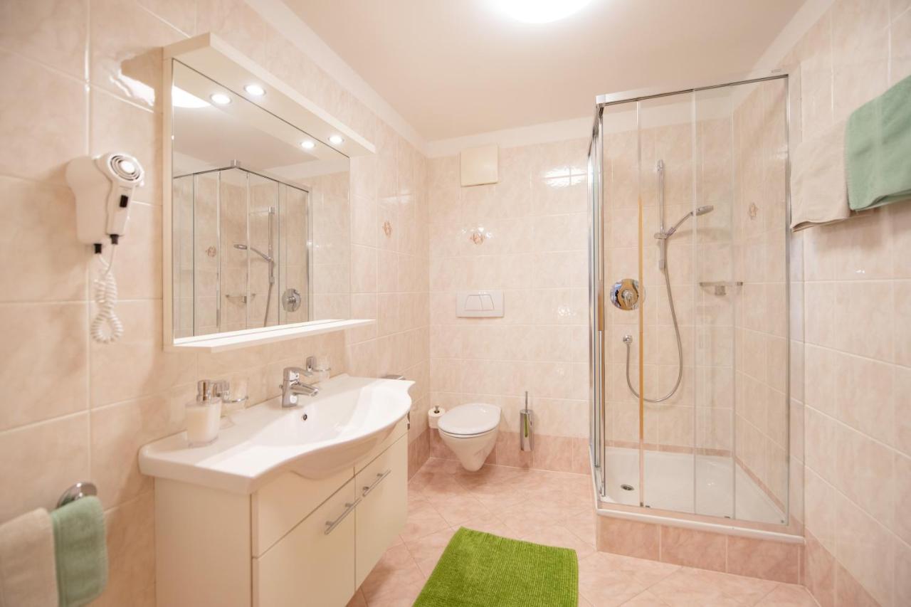 Double Room,1397305982:JPEG