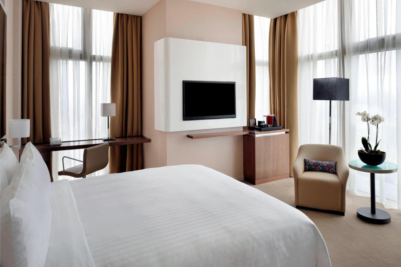 Executive King Room City View Lounge Access