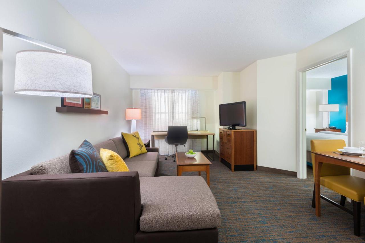 One-Bedroom Queen Suite Sofa Bed