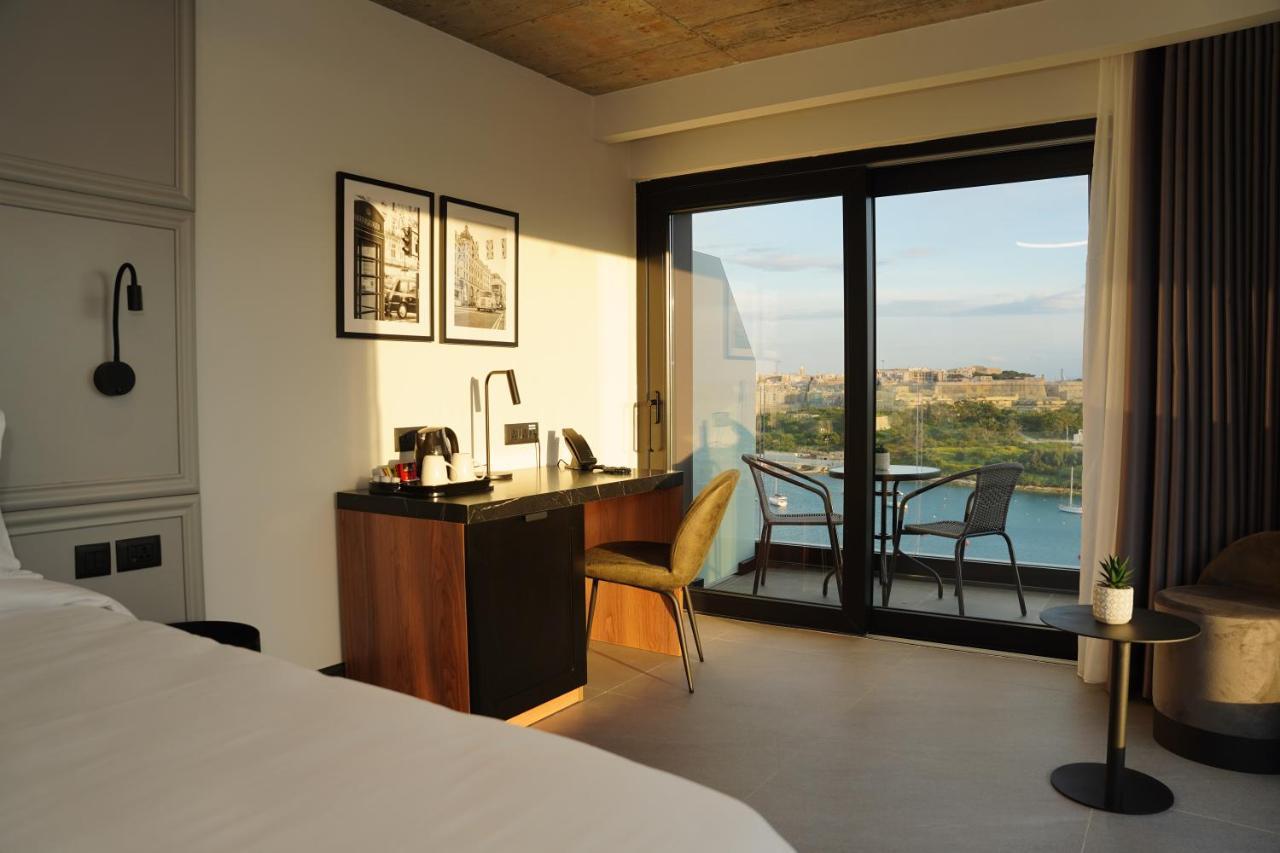 Camera Executive Matrimoniale/Doppia con Letti Singoli con Balcone e Vista Mare