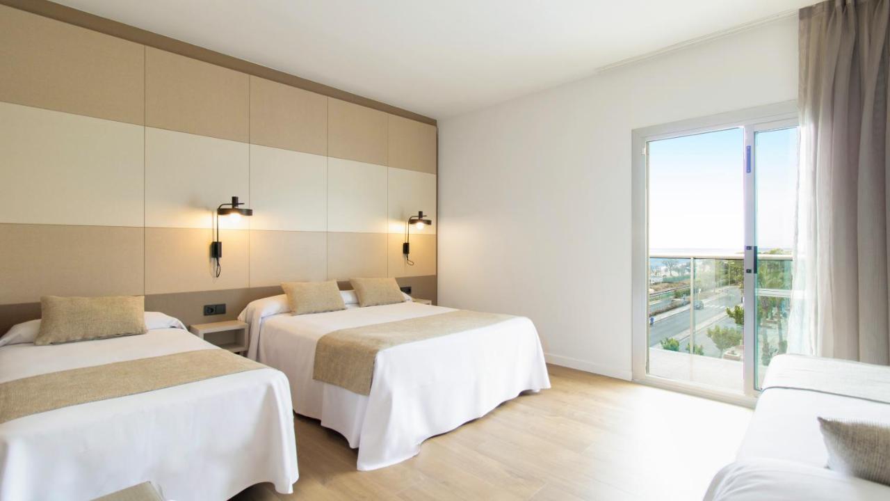Vierbettzimmer mit Meer- oder Poolblick