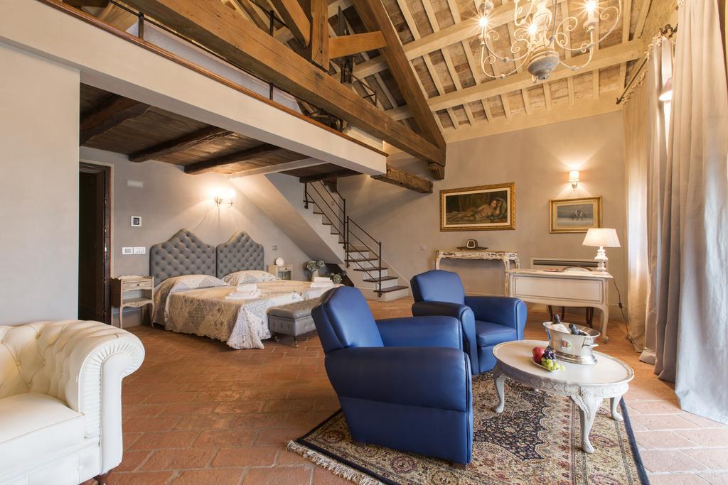 Deluxe King Suite