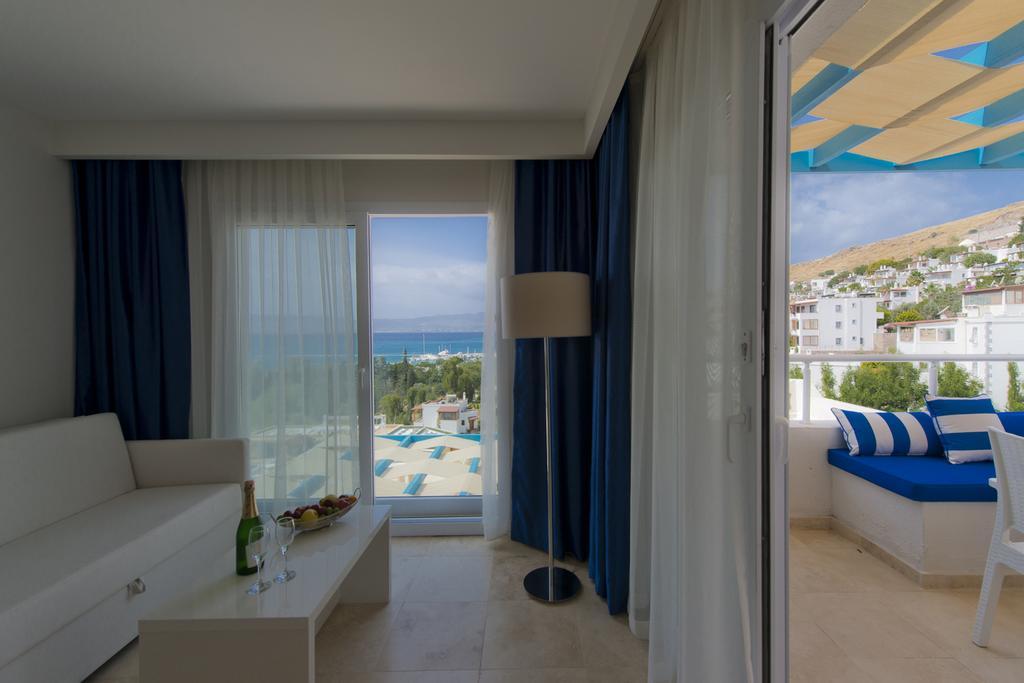 Club Room Sea View