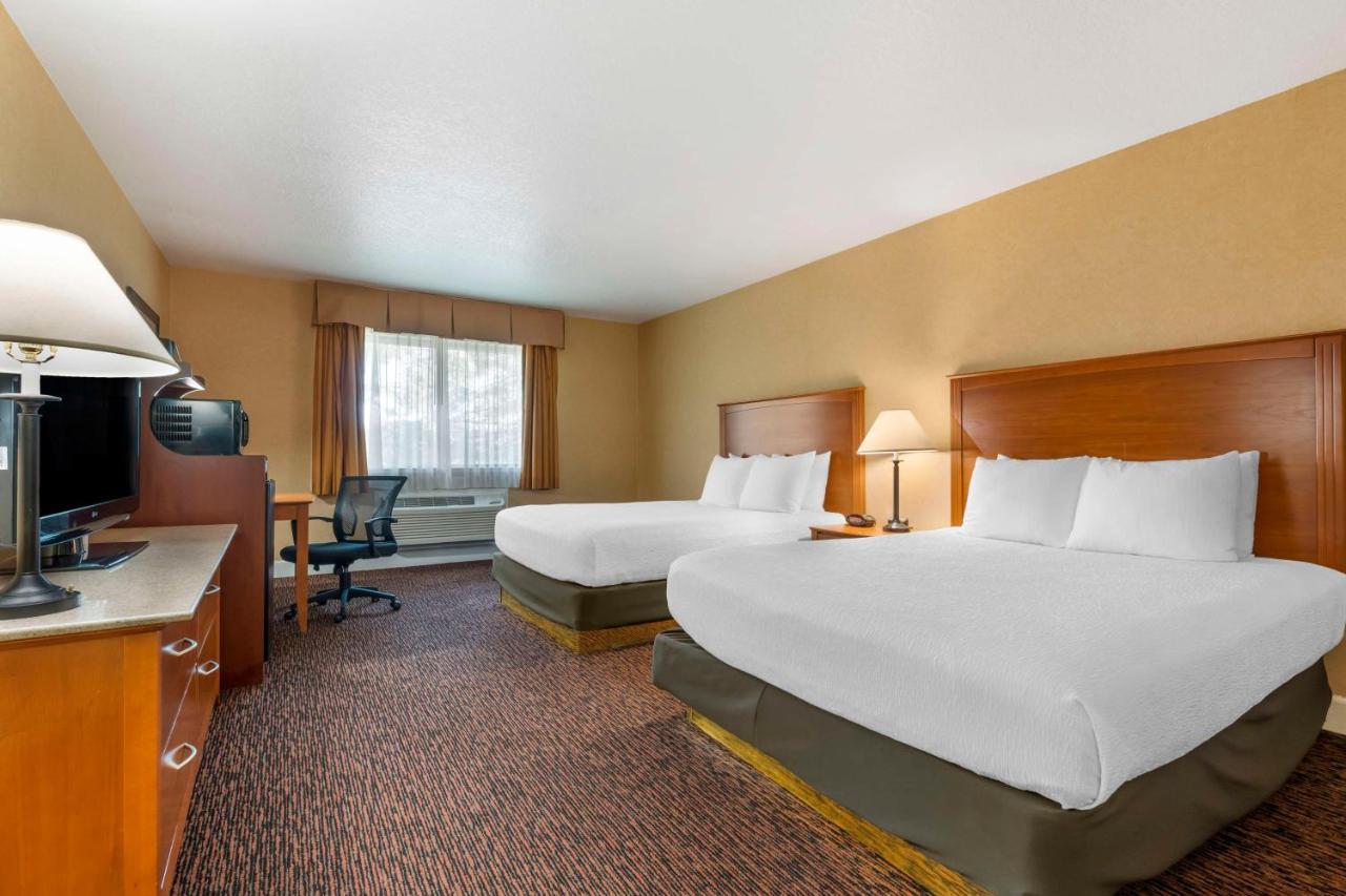 Queen Room Two Queen Beds Non-Smoking