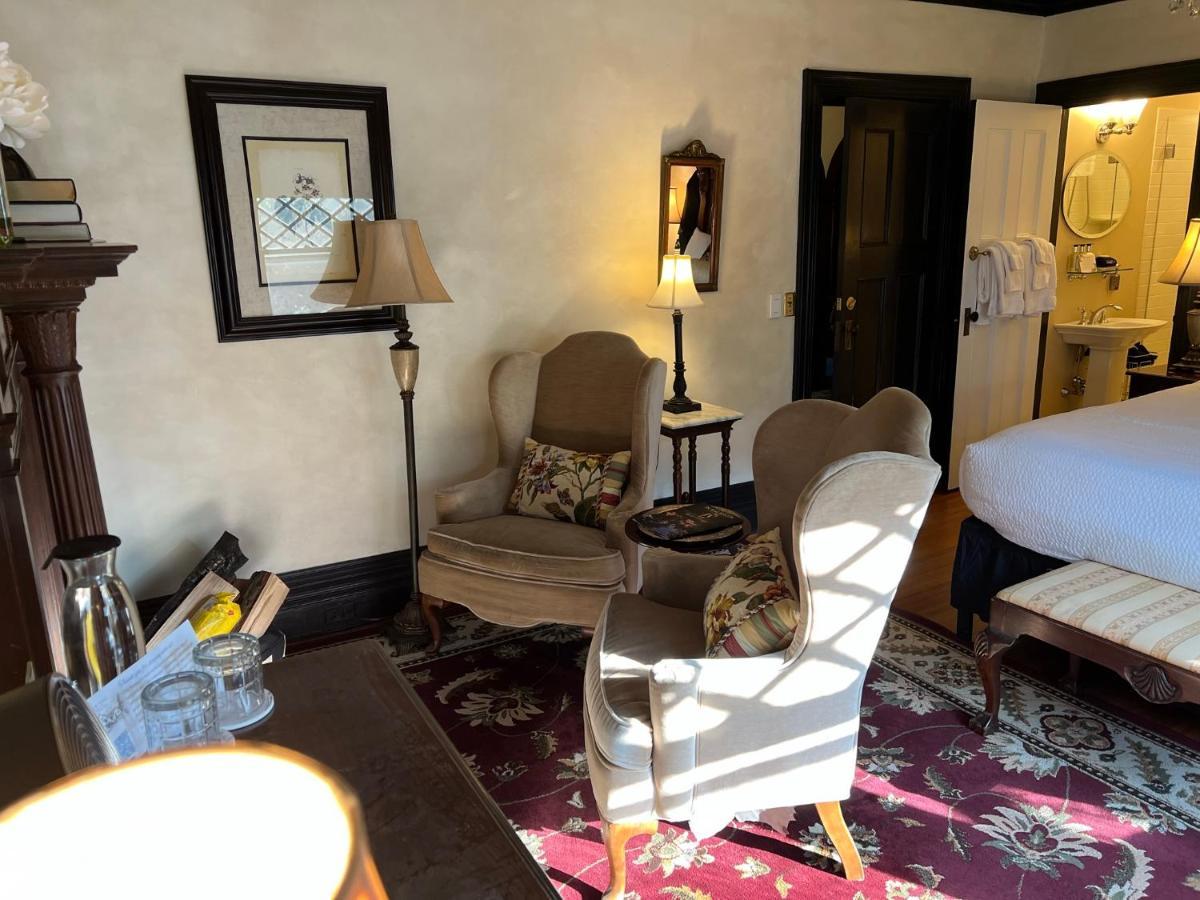 Deluxe King Suite