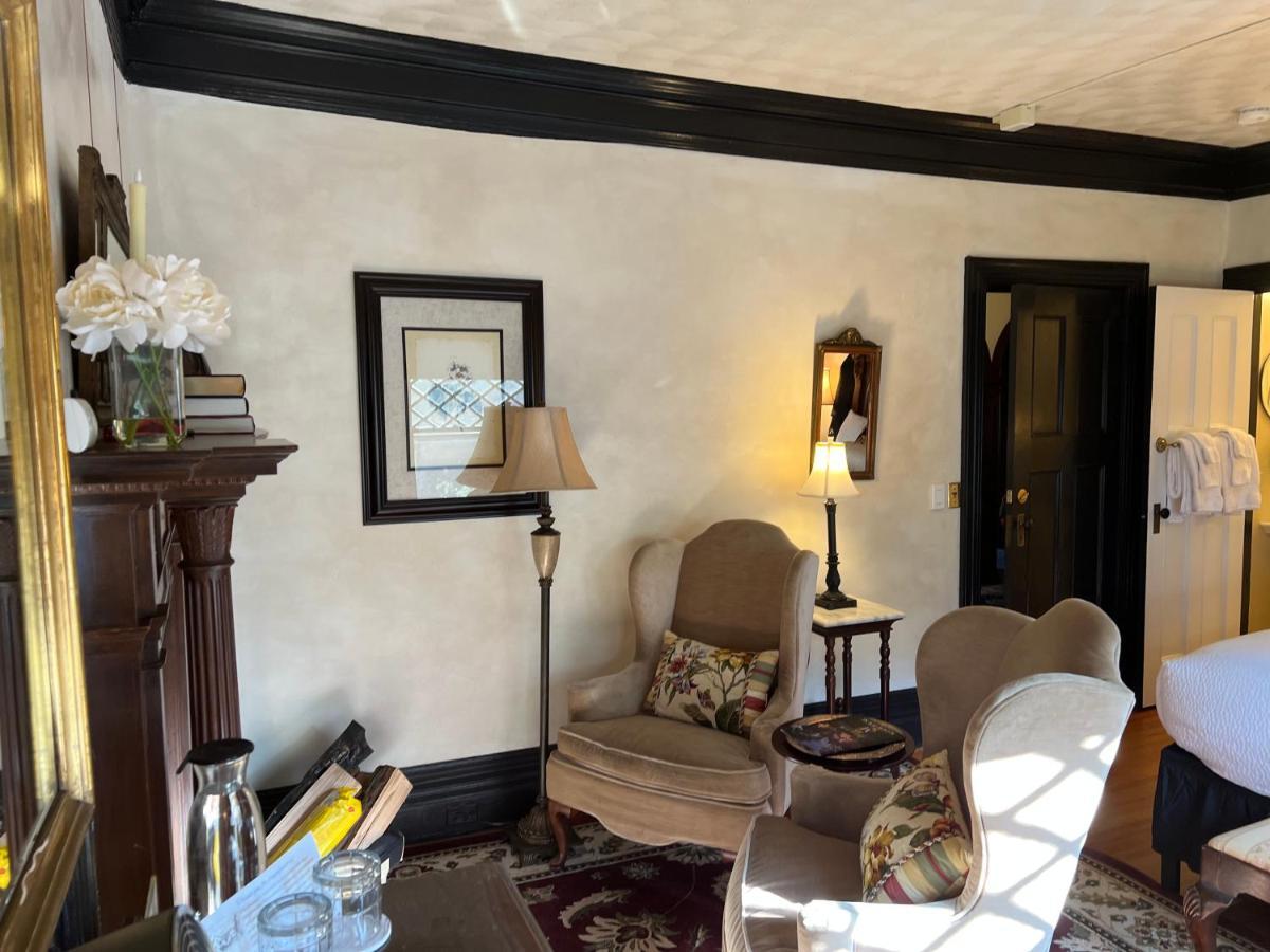 Deluxe King Suite