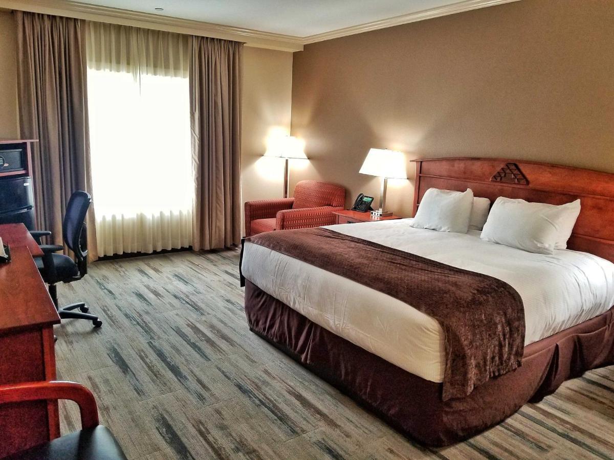 Room Two Queen Beds Partial Ocean View