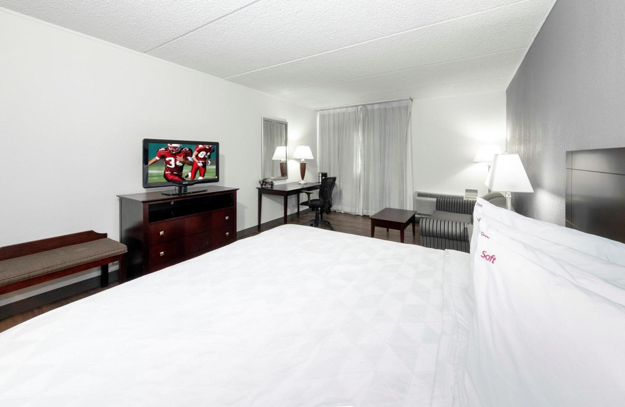 Deluxe King Room Disability Access or Roll Shower Smoke