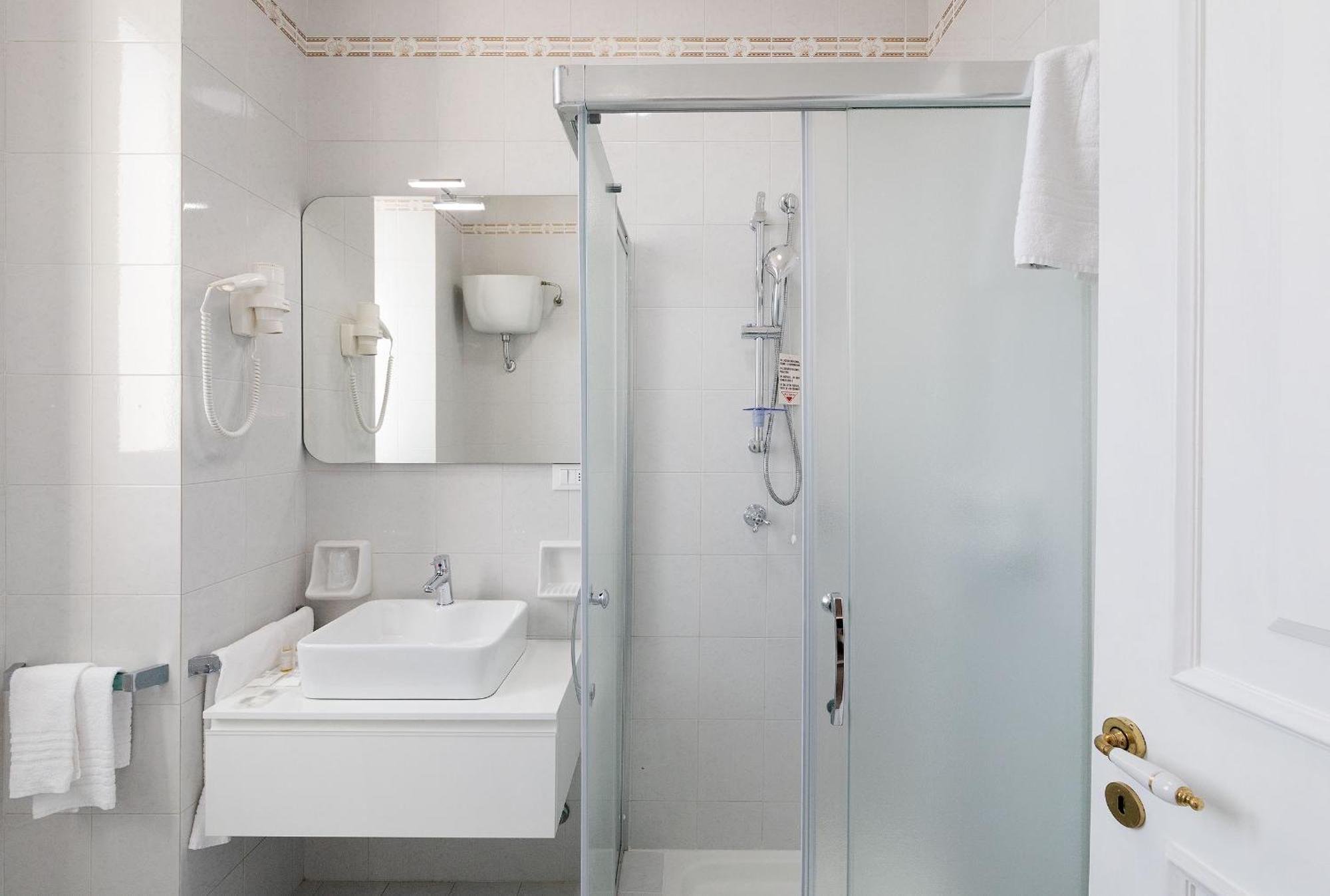 Standard Double or Twin Room,1498634239:JPEG