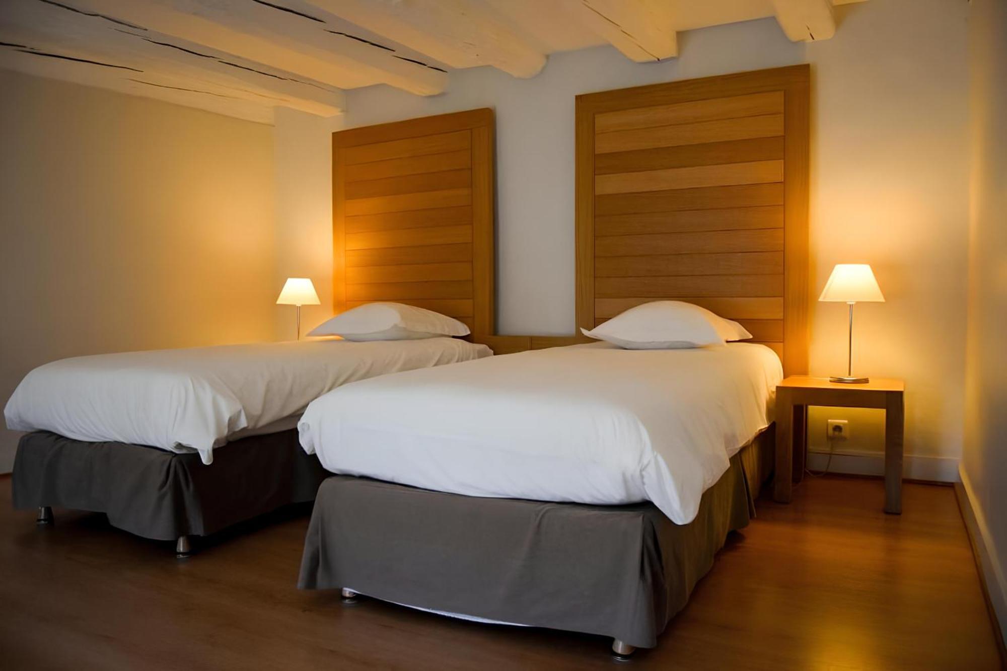 Twin Room,1588152497:JPEG