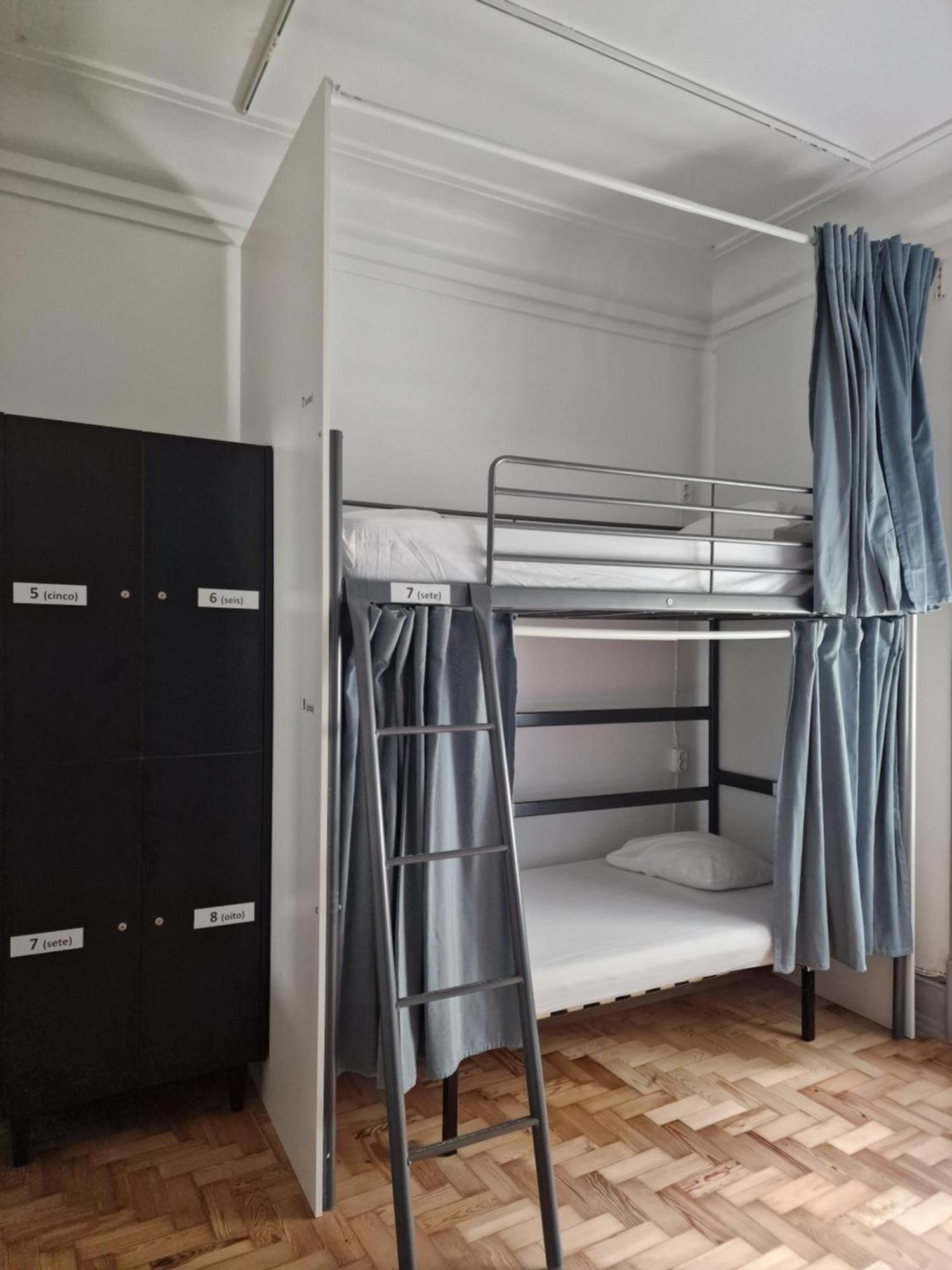 Bed 8-Bed Female Dormitory Room