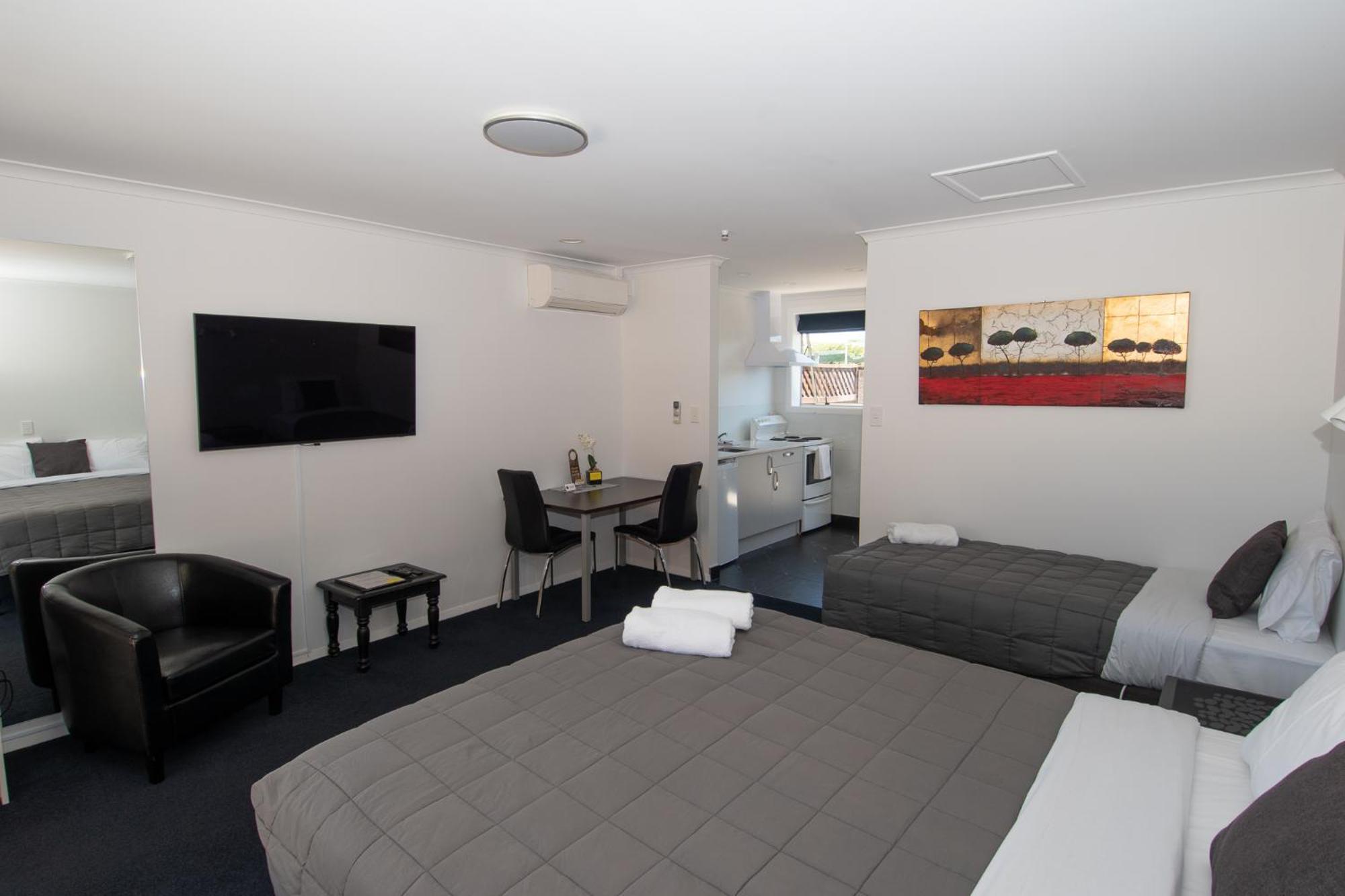 Twin Studio Unit