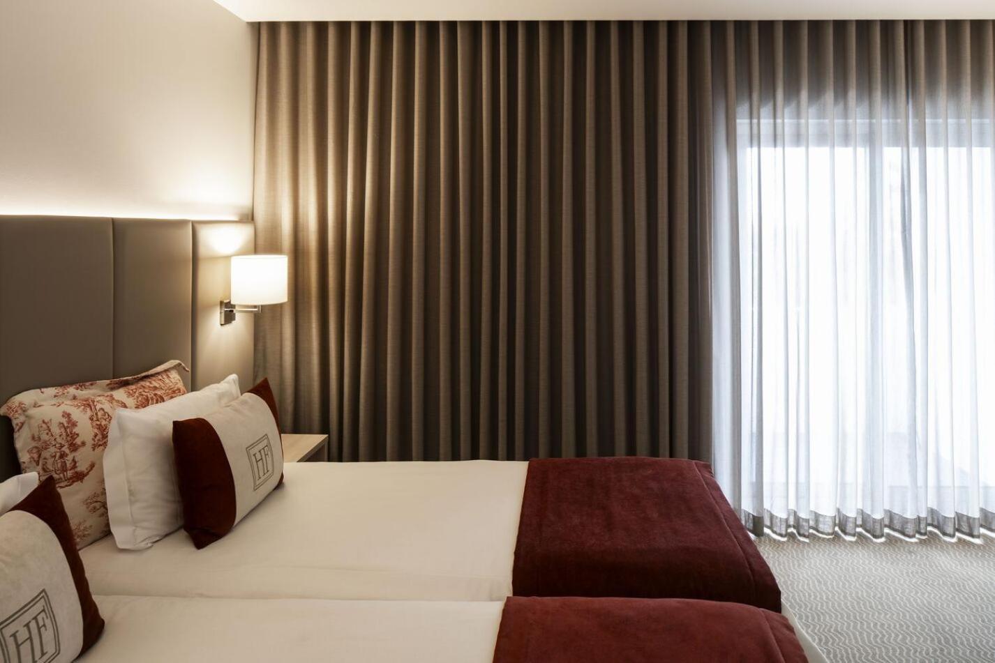 Quarto com Cama de Casal ou 2 de Solteiro e Vista do Santuário