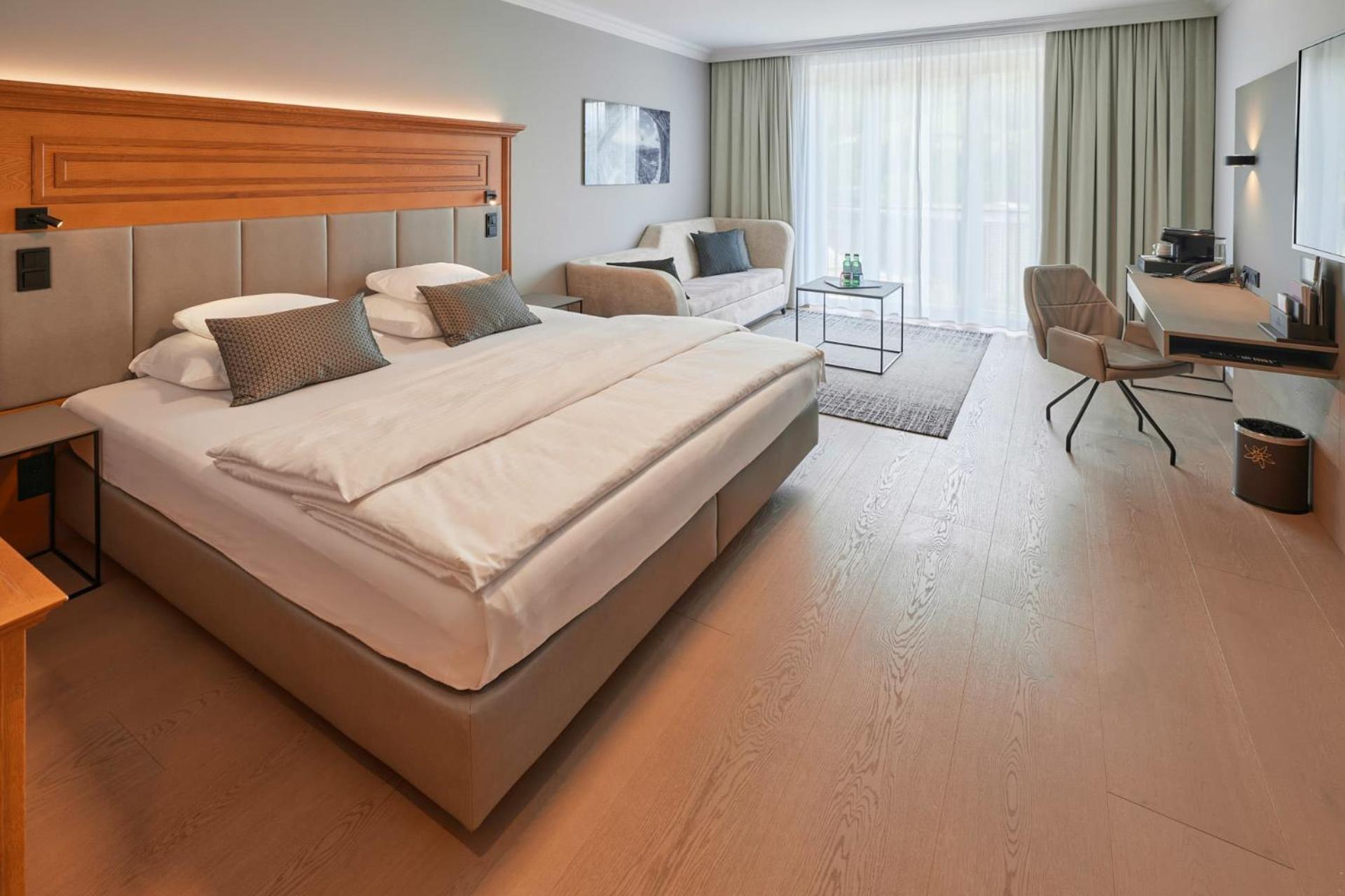 Junior Suite Mountain View