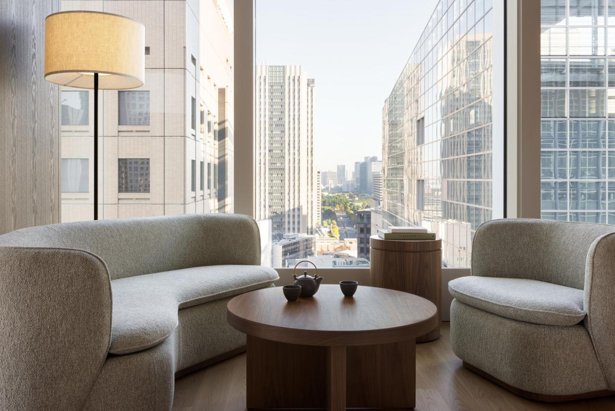 Suite Esquinera Deluxe con 1 cama extragrande y vistas a la ciudad