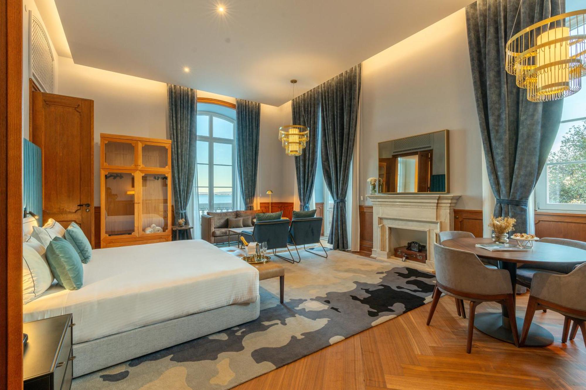 Suite met Kingsize Bed en Uitzicht op de Rivier