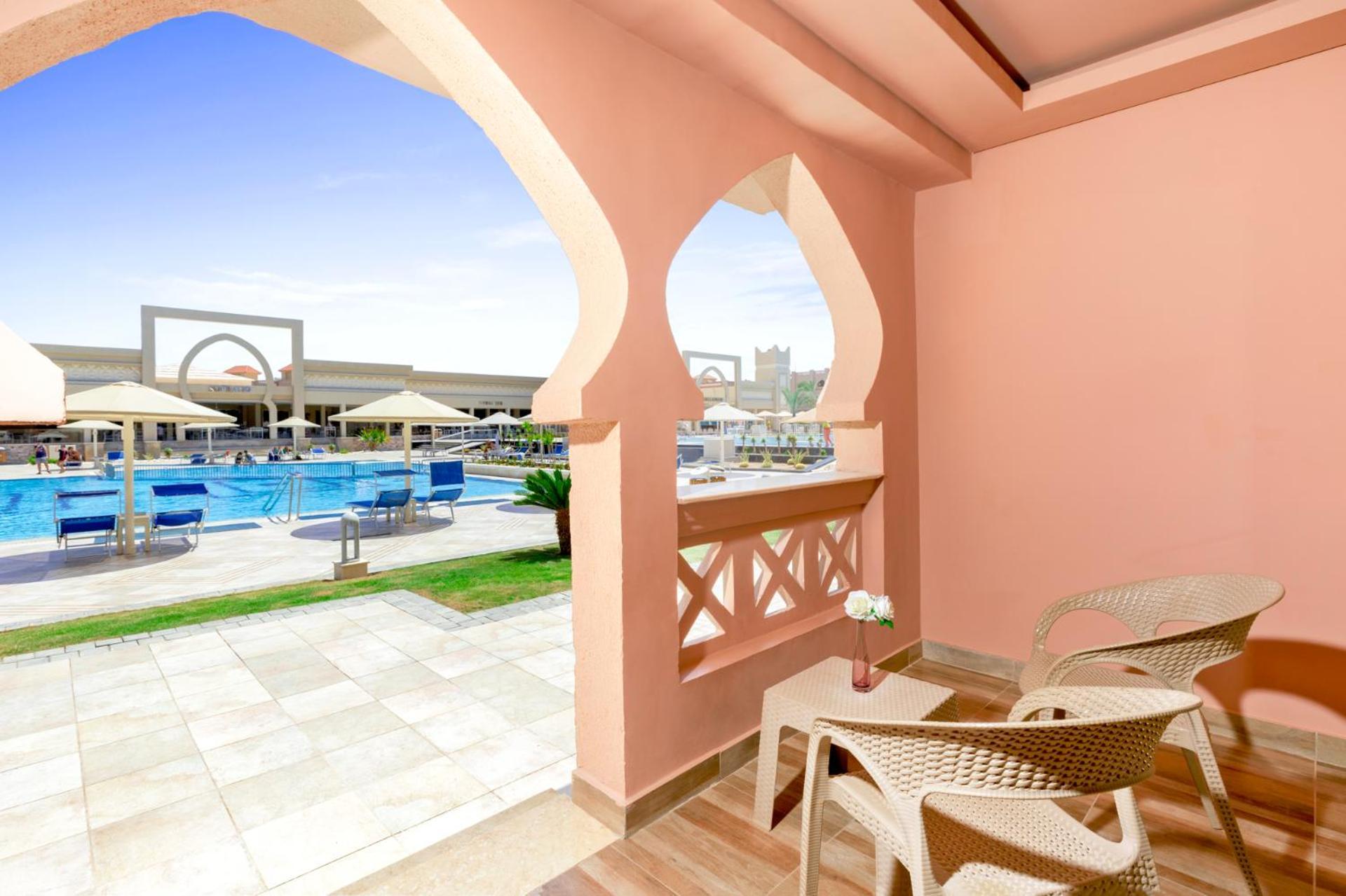Habitación Doble Deluxe con vistas a la piscina