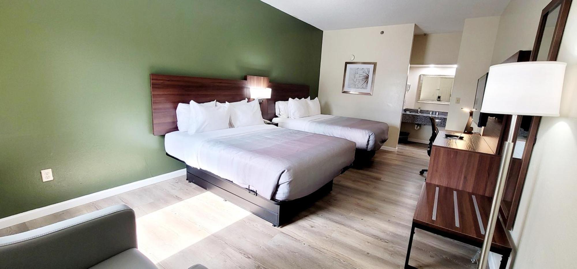 Quadruple Room with Two Queen Beds - Non Smoking