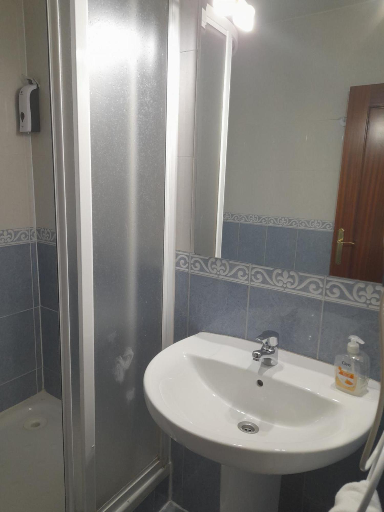Chambre Simple Économique avec Salle de Bains Commune