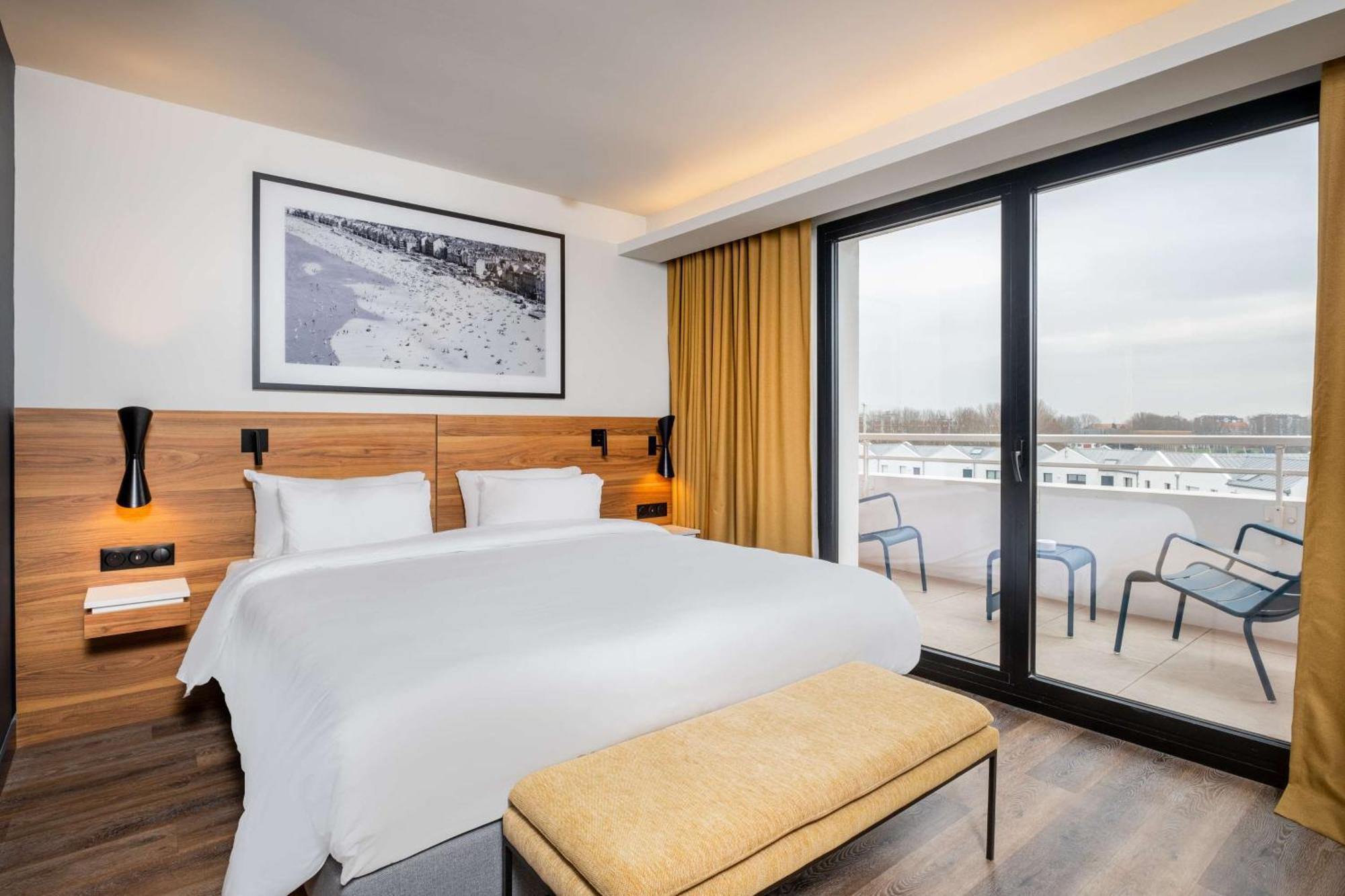 Superior Room Balcony City View