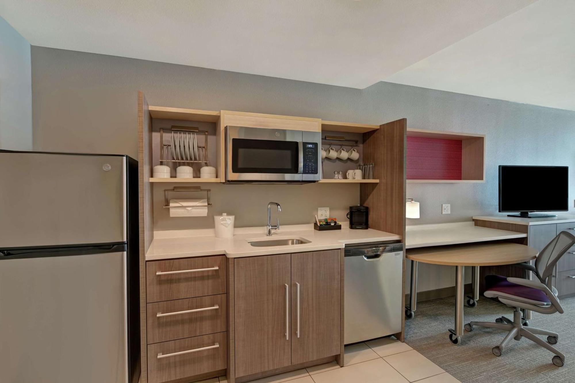 King Studio Suite Mobility Access or Non-Smoking