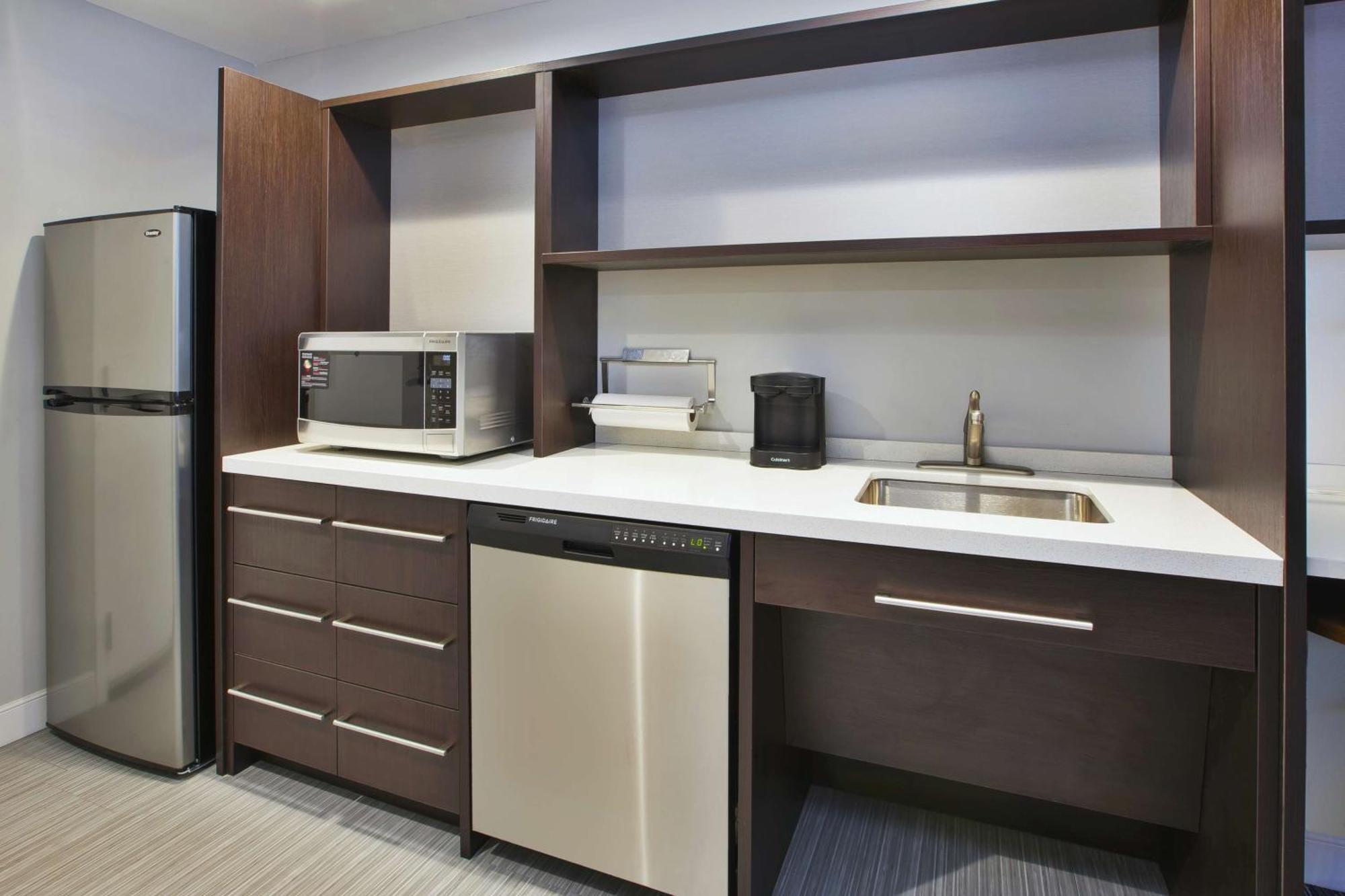 Queen Studio with Two Queen Beds - Mobility Access/Non-Smoking