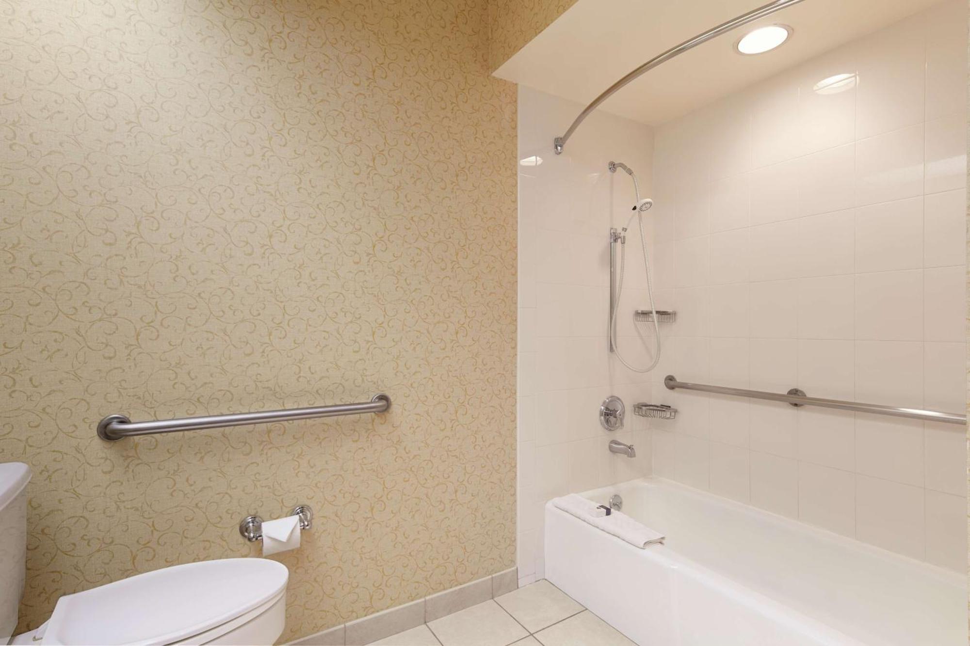 Queen Room Two Queen Beds Bath Tub Mobility Access