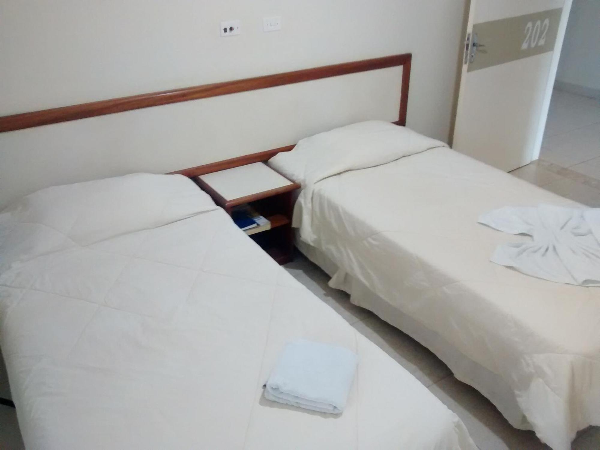 Quarto com 2 Camas de Solteiro