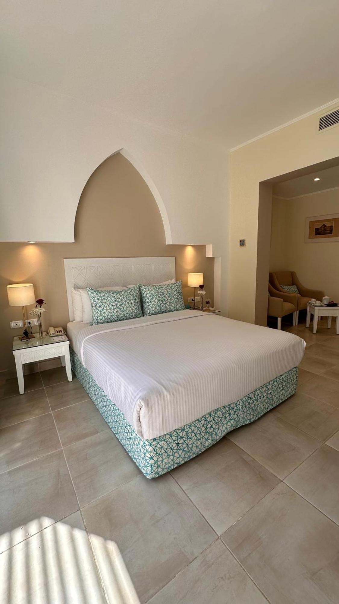 Chambre Double ou Lits Jumeaux Supérieure - Vue sur Piscine