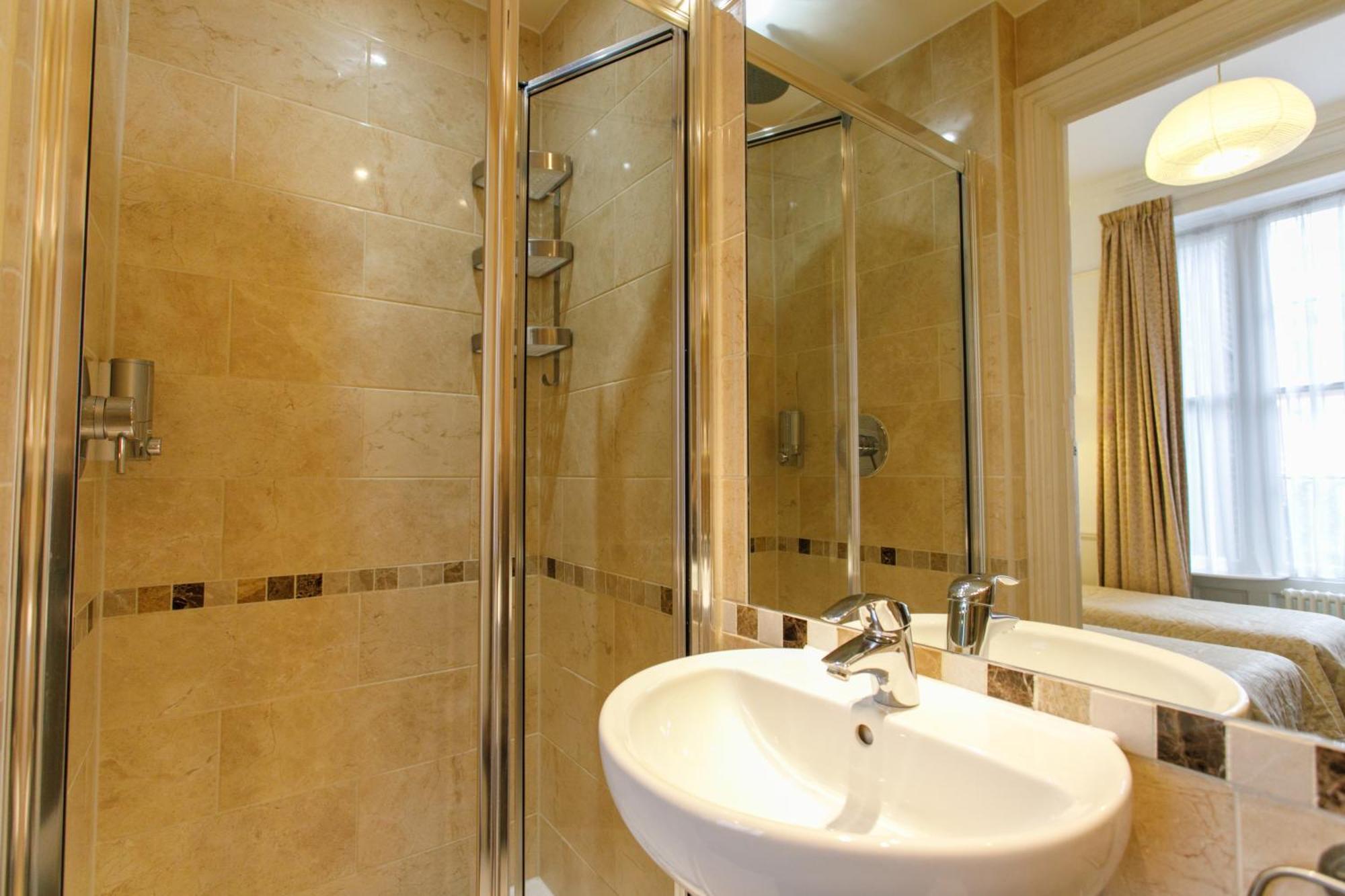 Triple Room Bathroom