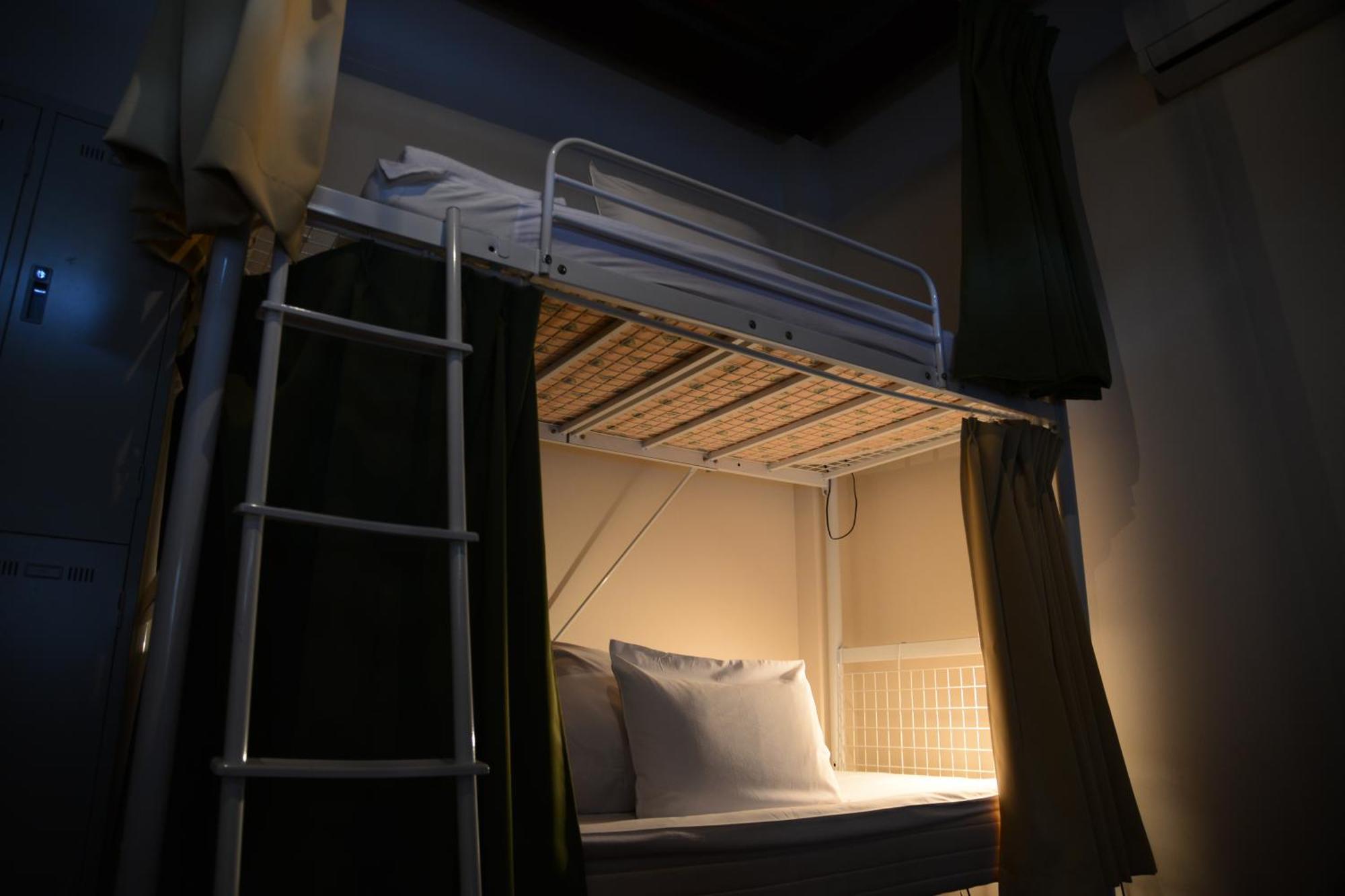 Bunk Bed 4-Bed Female Dormitory Room
