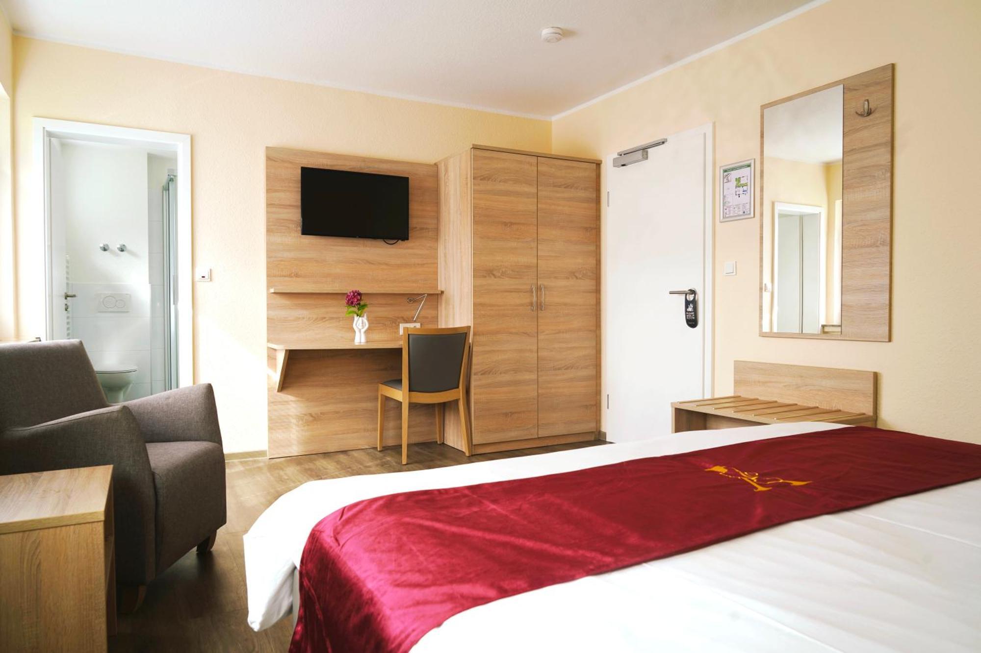Deluxe Double Room Shower