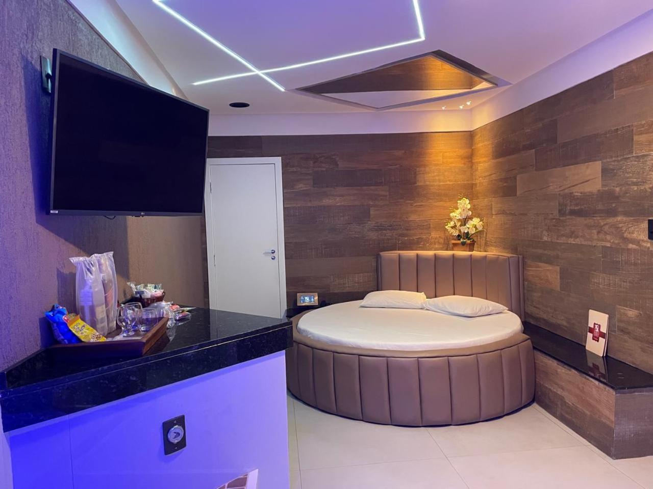 Suite Hot Tub,1610535543:JPEG