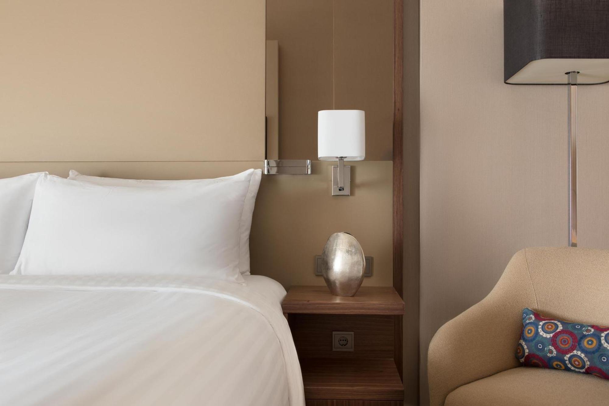Deluxe King Room City View