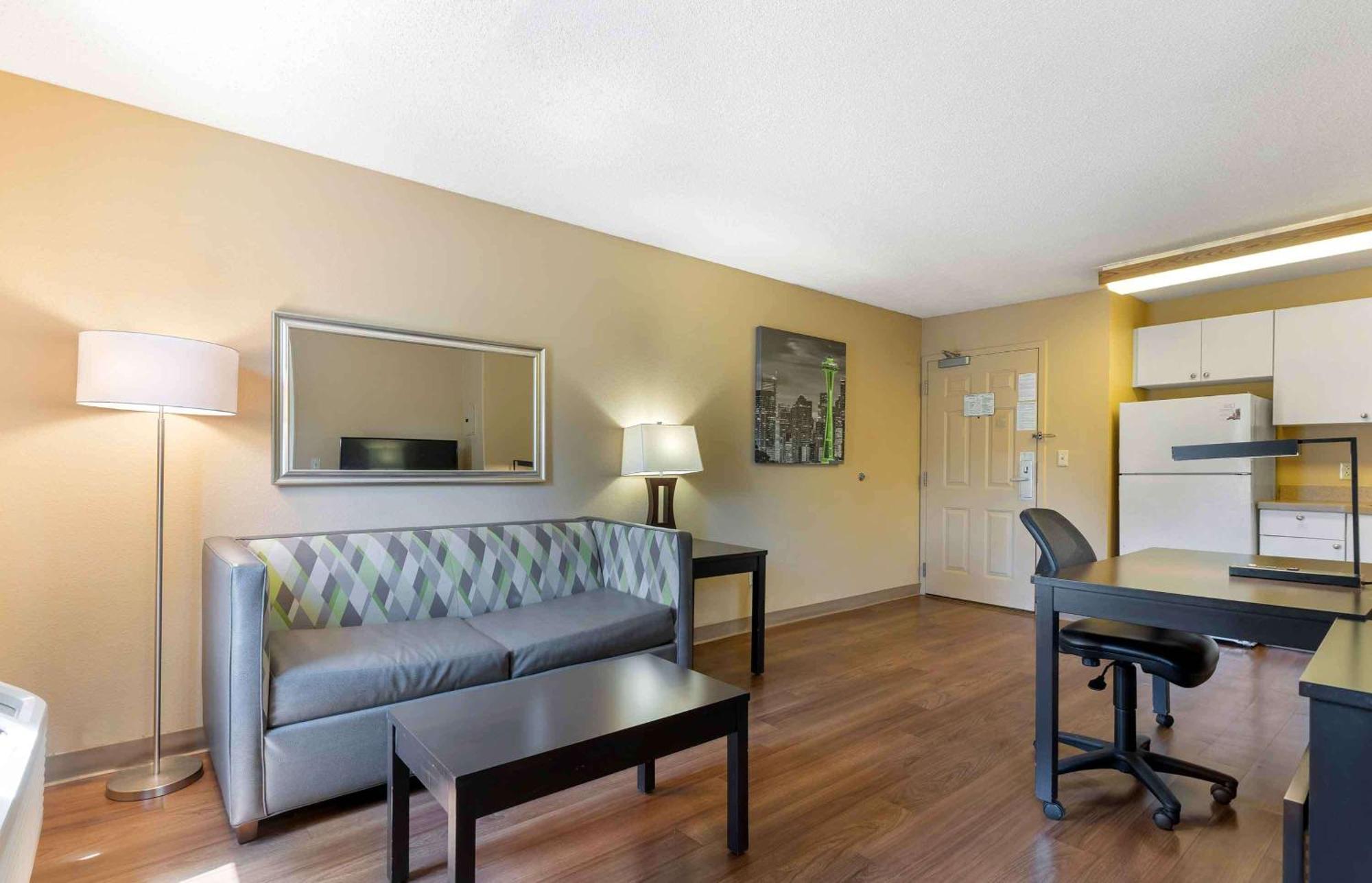Deluxe Studio 2 Double Beds Non-Smoking