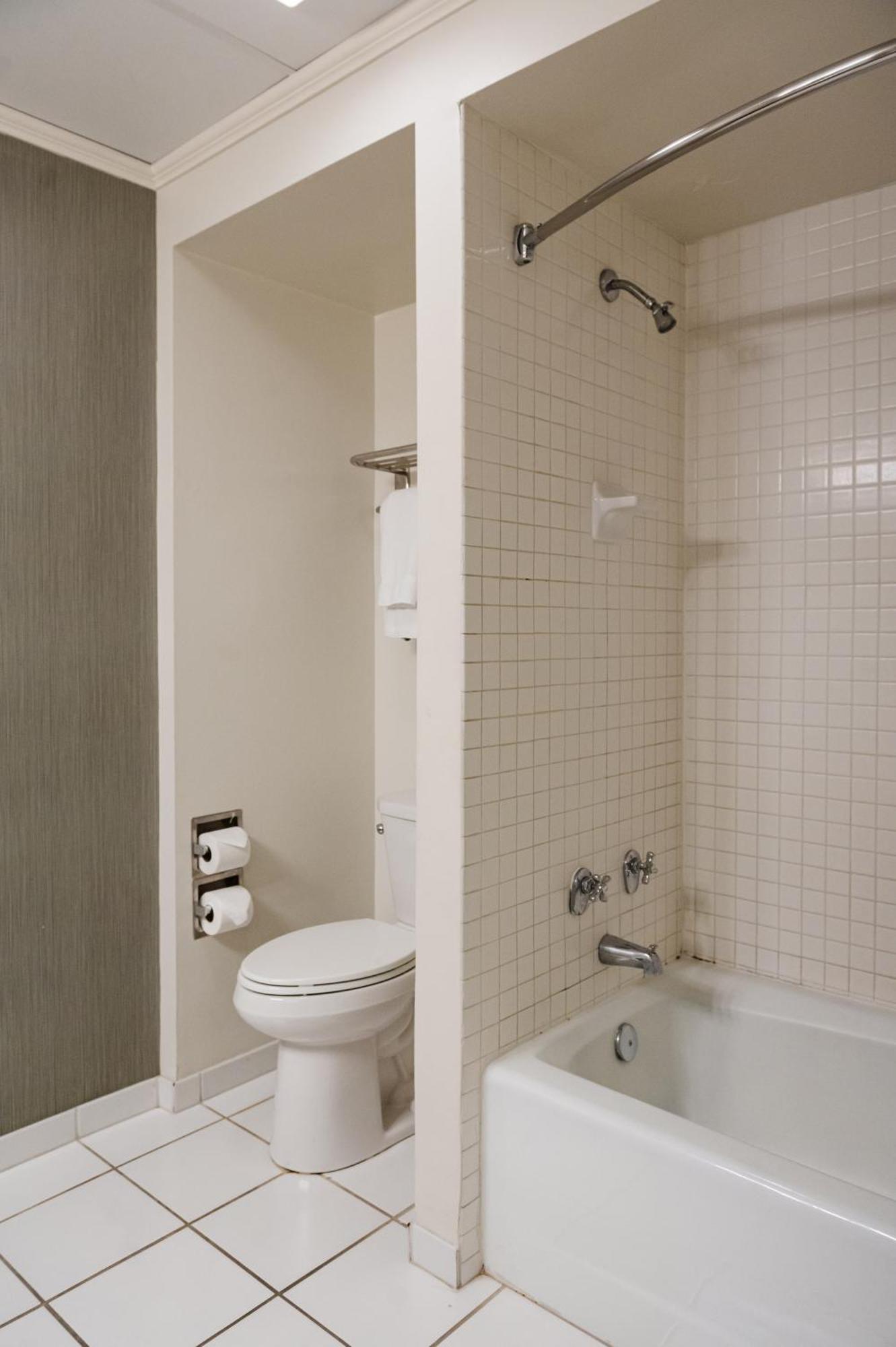 Double Queen Room 24 or 7 Front Desk