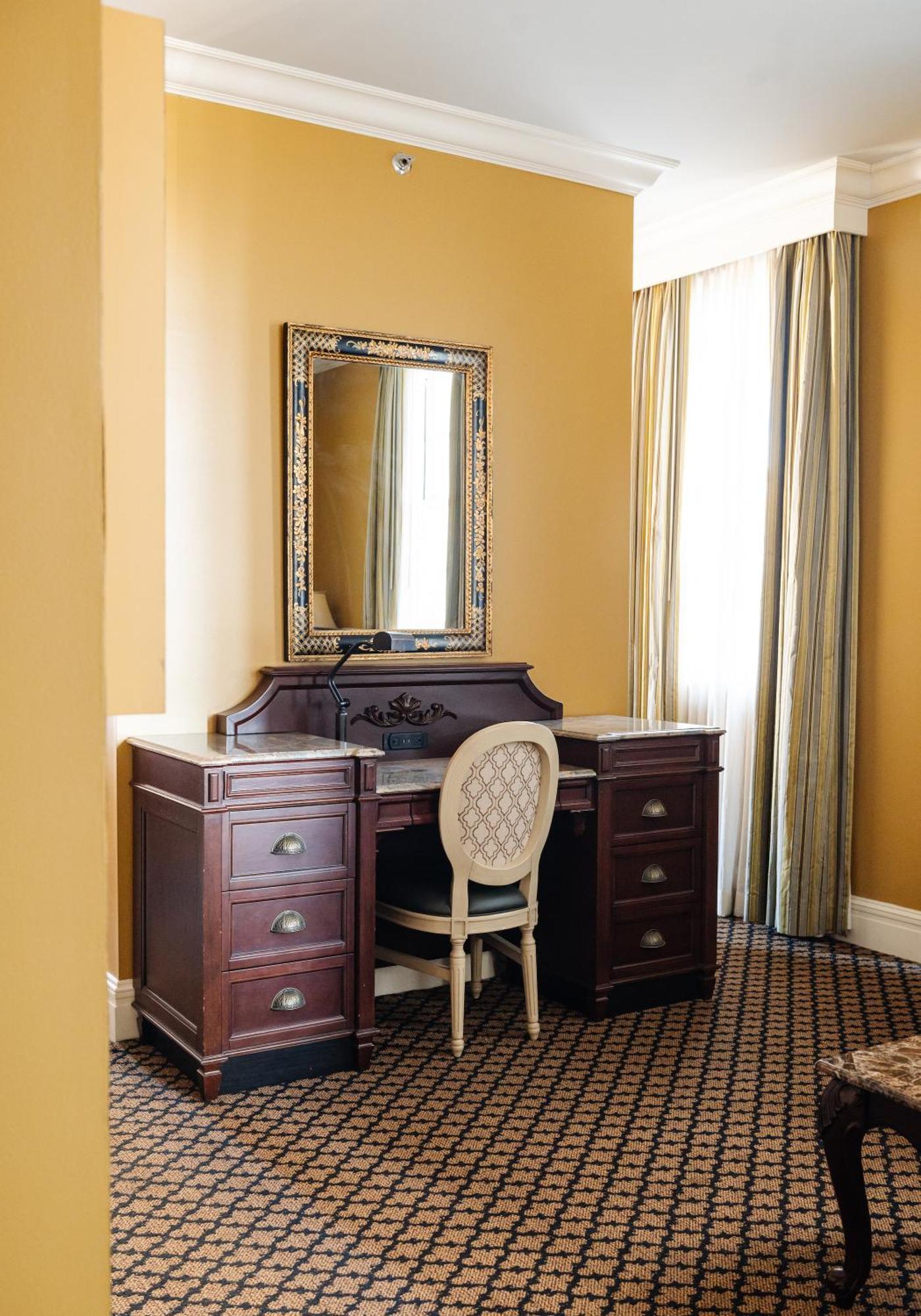King Suite 24 or 7 Front Desk