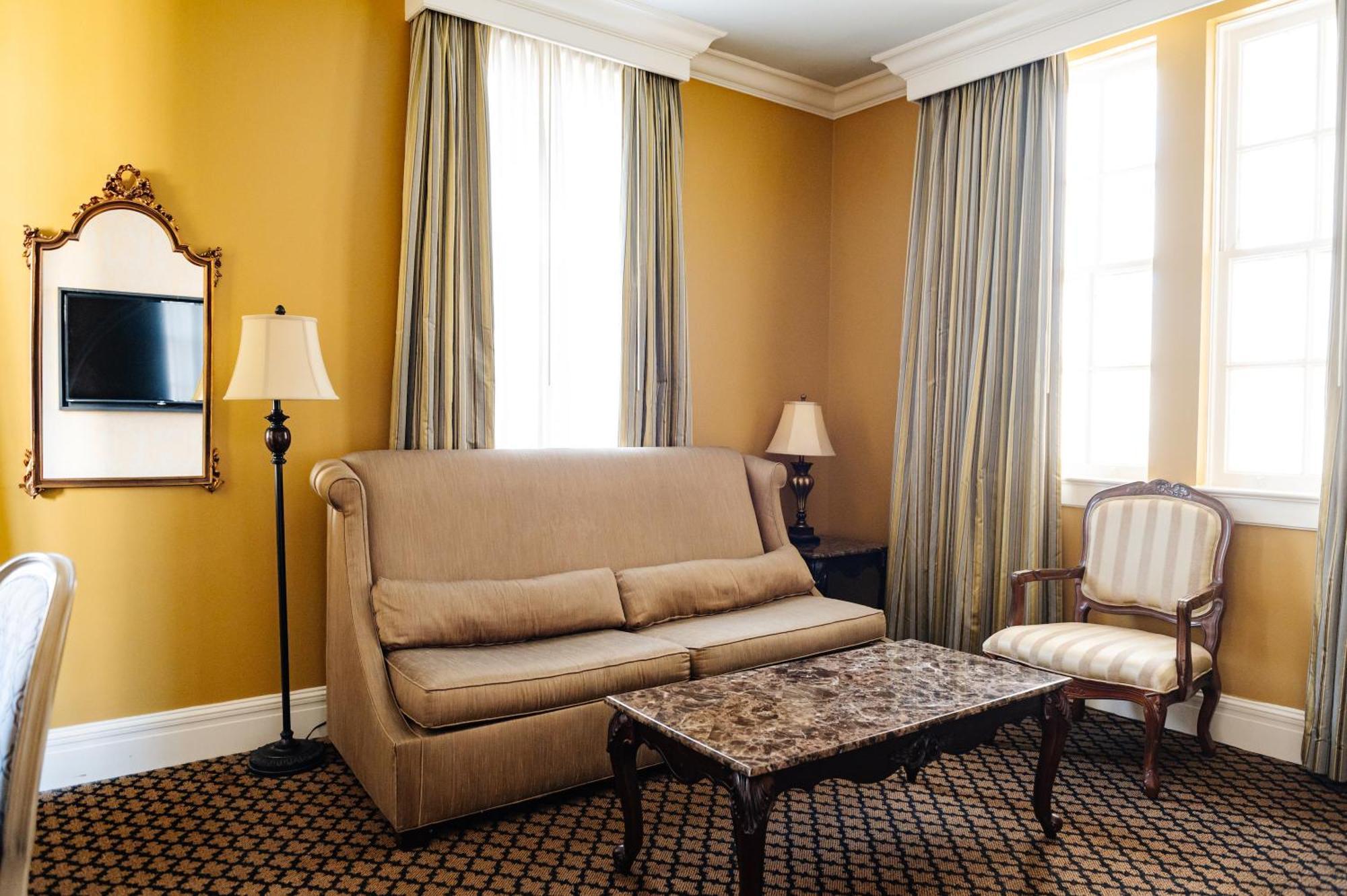 King Suite 24 or 7 Front Desk