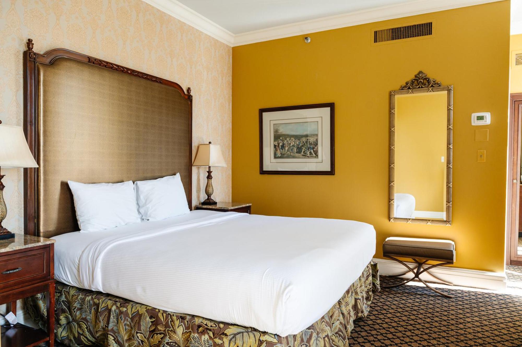 King Room Balcony 24 or 7 Front Desk
