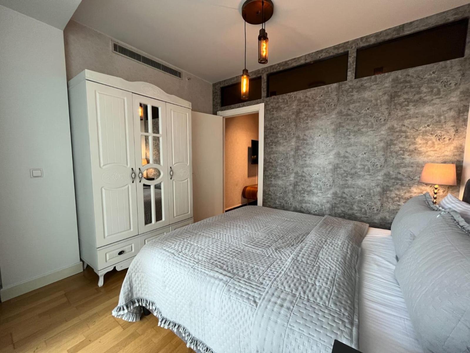 Deluxe One-Bedroom Family Apartment