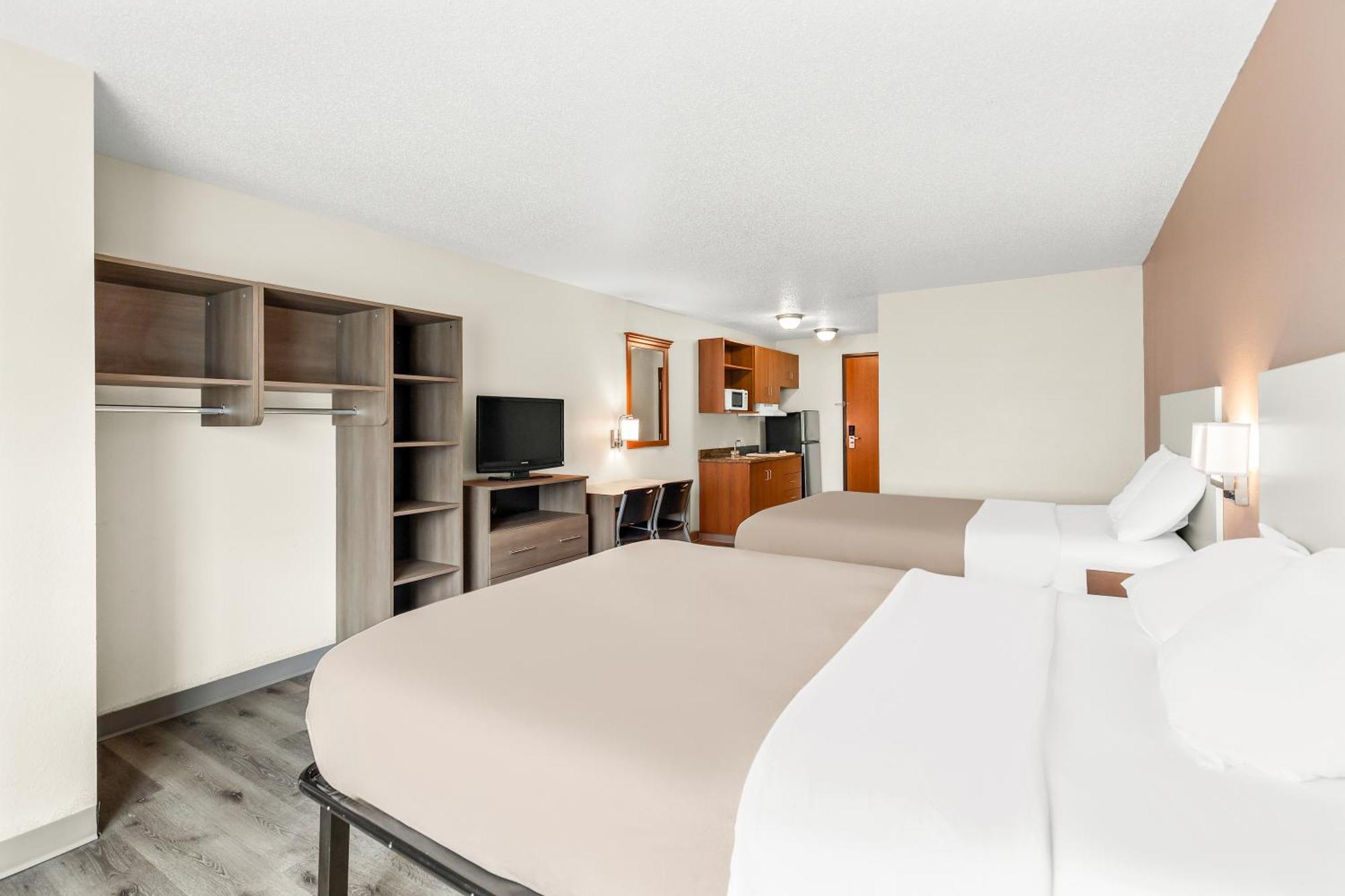 Studio Two Queen Beds Non Smoking
