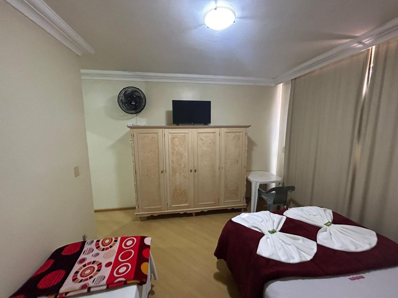 Quarto Deluxe (2 Adultos + 1 Criança)