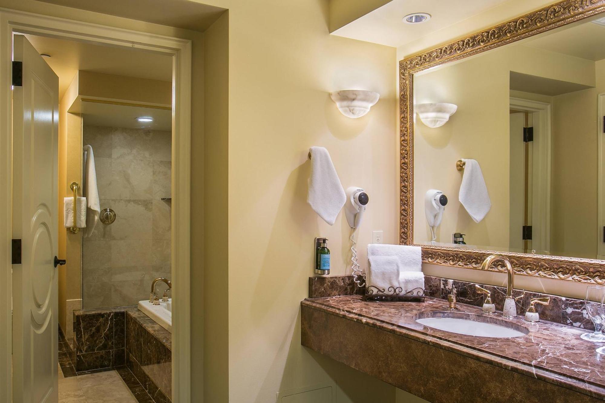 Parlor Suite,1644421590:JPEG