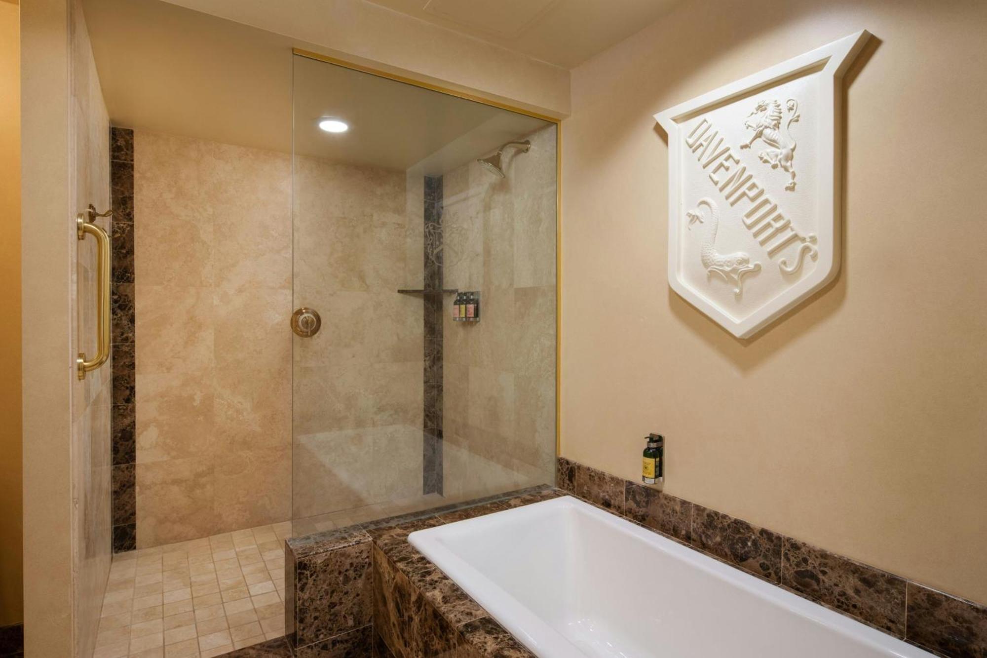 Davenport Room, Guest room, 1 King Bed,1644421646:JPEG