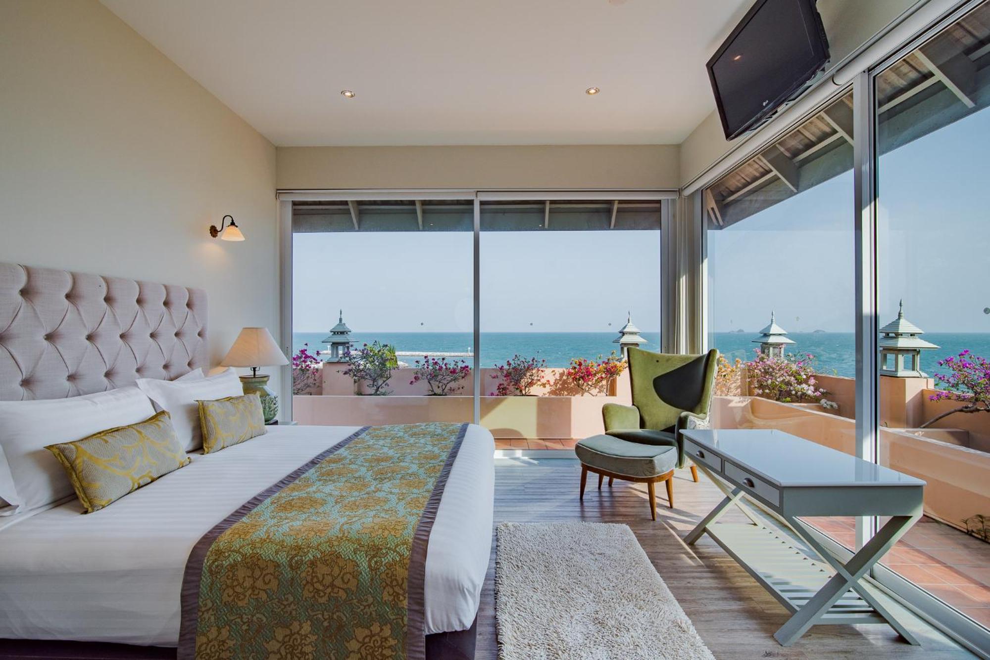 Suite met Kingsize Bed en Uitzicht op Zee
