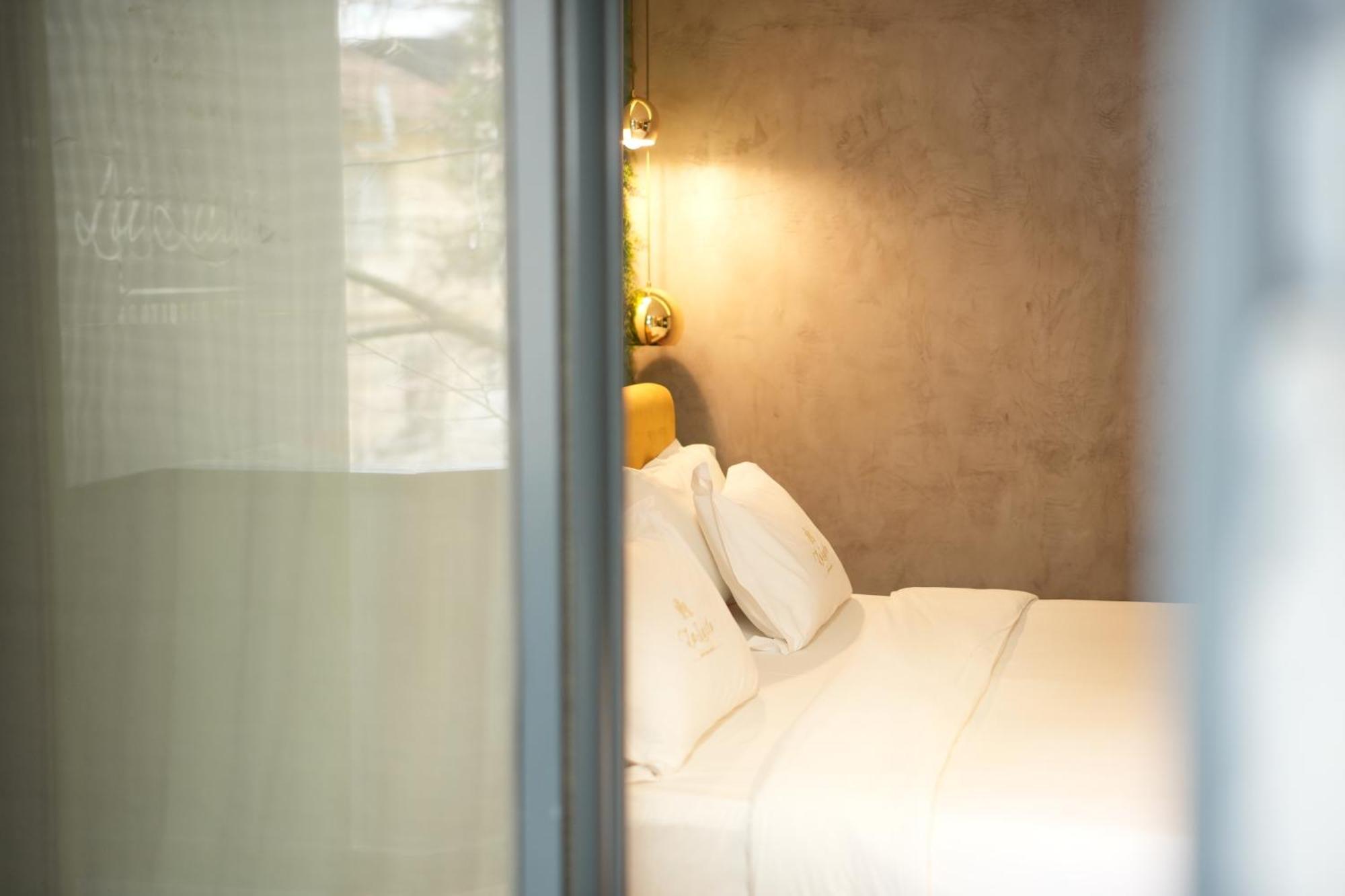 Deluxe Double Room Shower